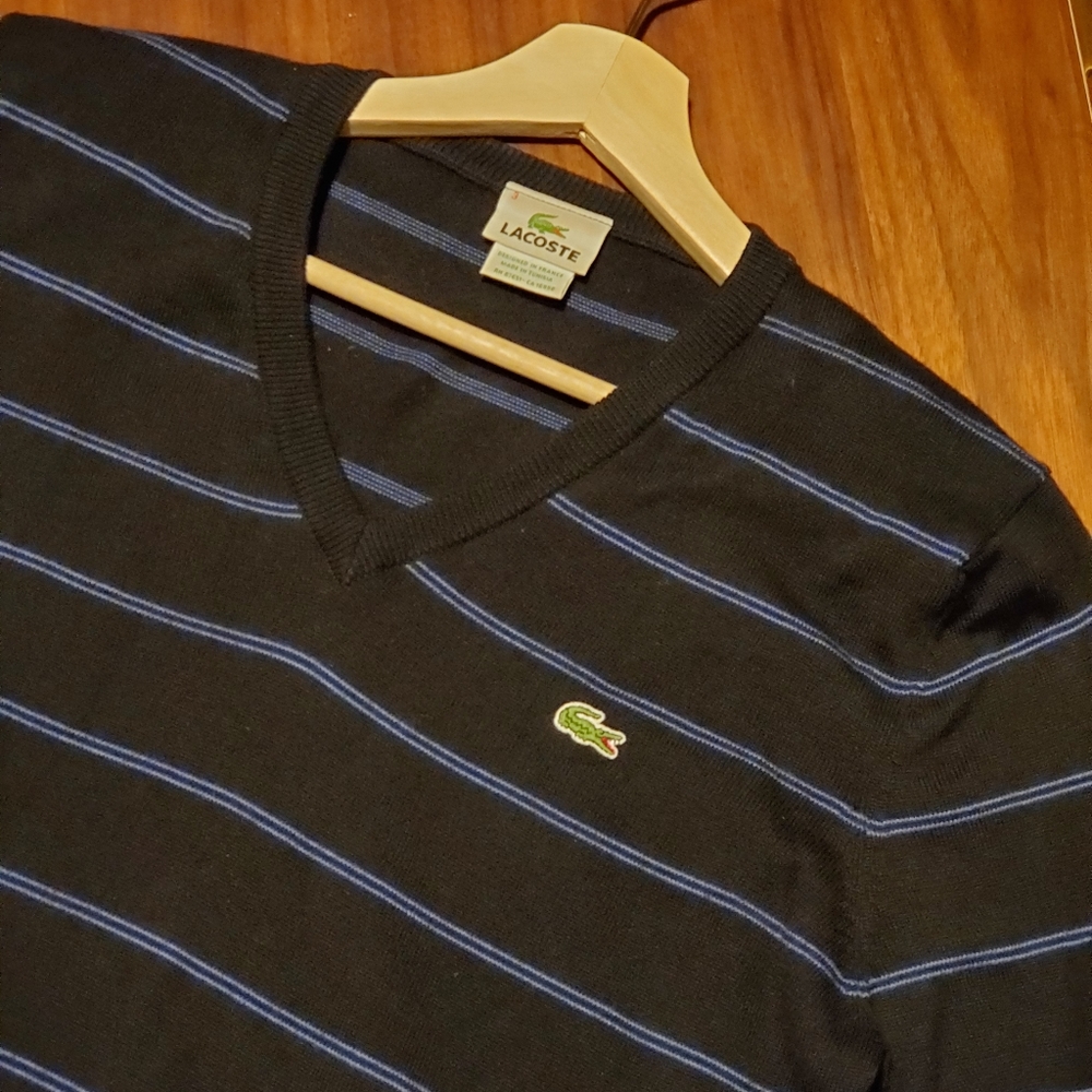 Lacoste Men's V-Neck Sweater (Size 3)